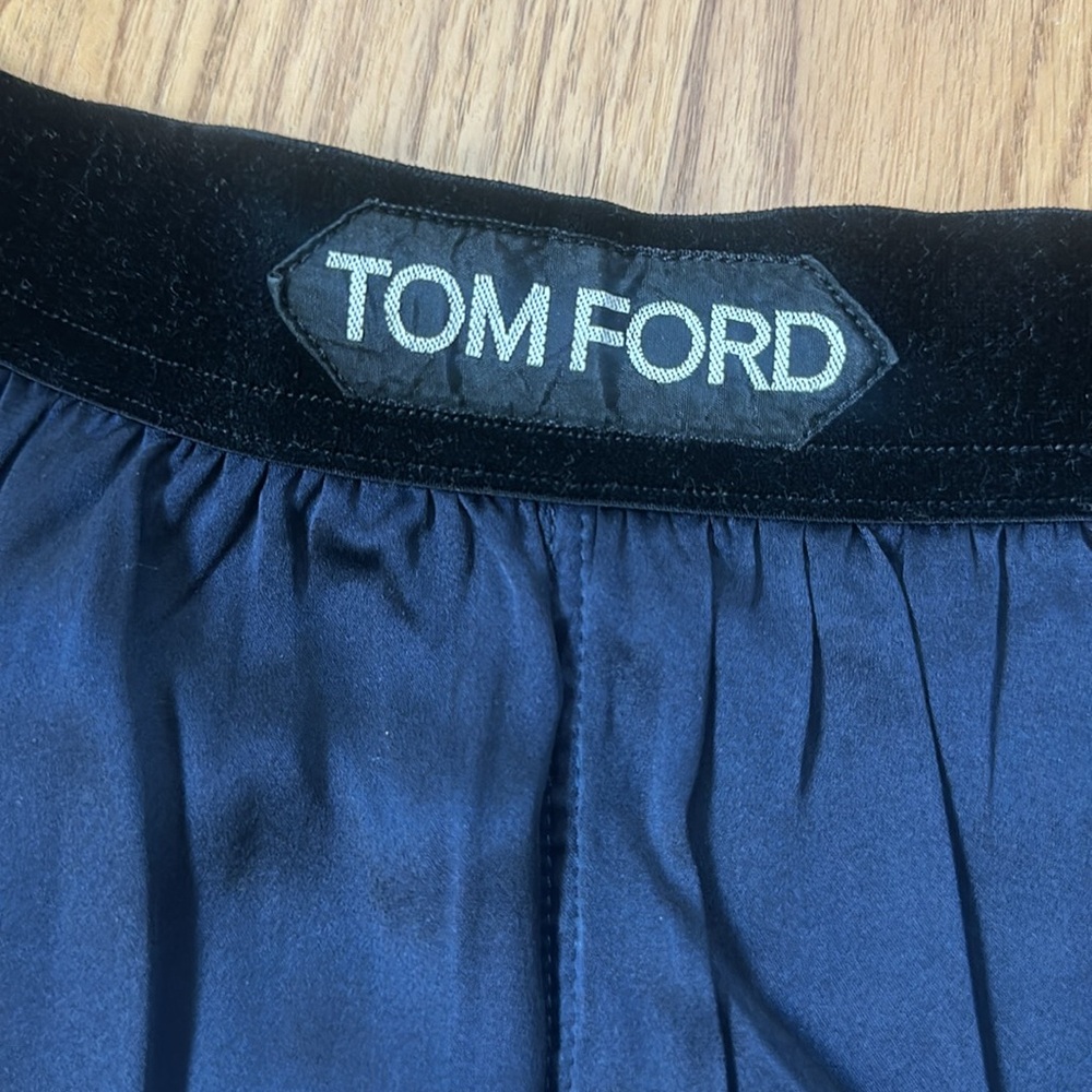 Tom Ford silk shorts. - Picture 5 of 8